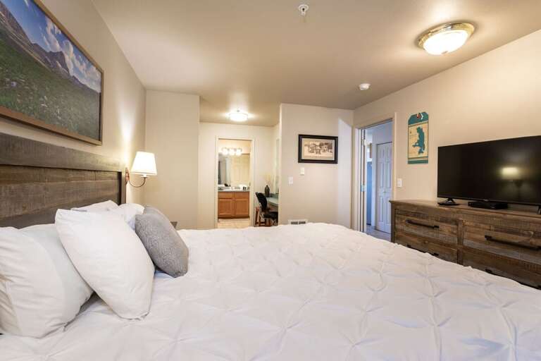 Get a good night's sleep | King Bed | Main Level