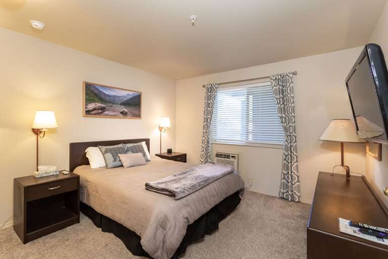 Watch a show in bed | Queen Bed | Main Level