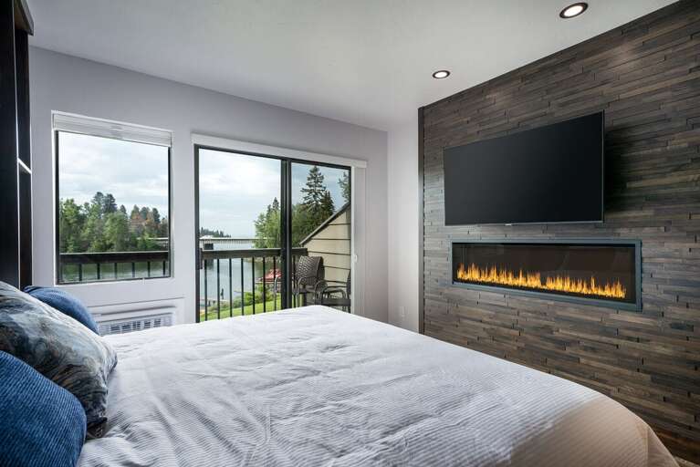 Sleep peacefully by the lake |  King-sized bed | Main Level