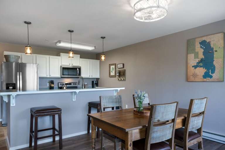 Have breakfast at the bar | Main Level