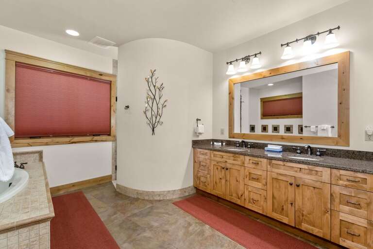 Enjoy the luxurious bathroom | Main Level