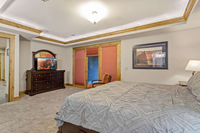 Wake up to gorgeous morning sun | King-Sized Bed | Main Level