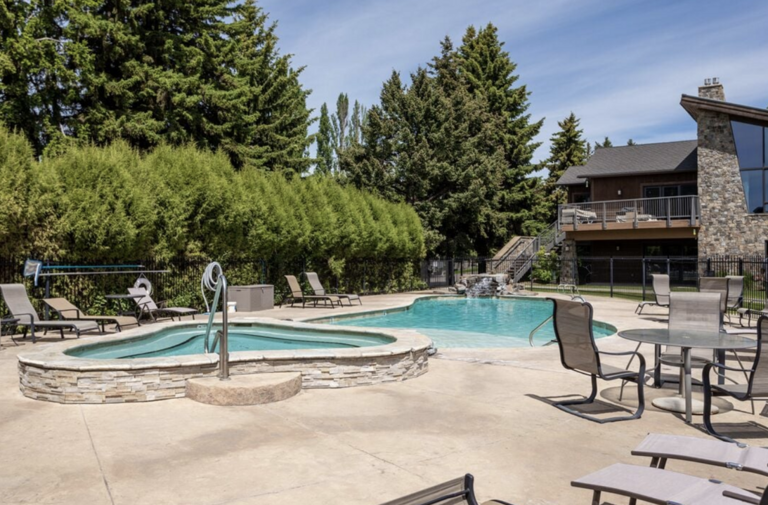 Enjoy the pool and hot tub! | Community Area Enjoy the pool and hot tub! | Community Area