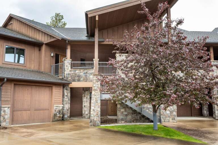 Ample parking | Exterior