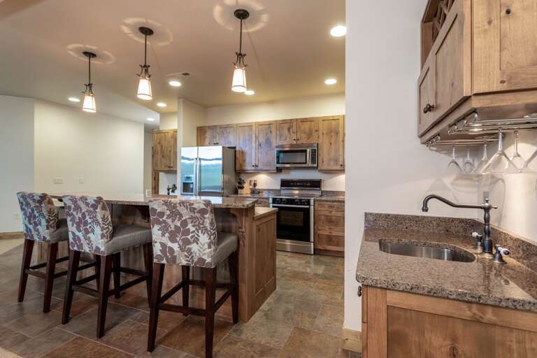 Eat breakfast at the bar | Main Level