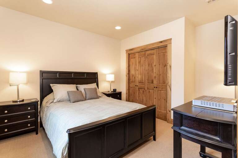 Get a good night's sleep | Queen Bed | Main Level