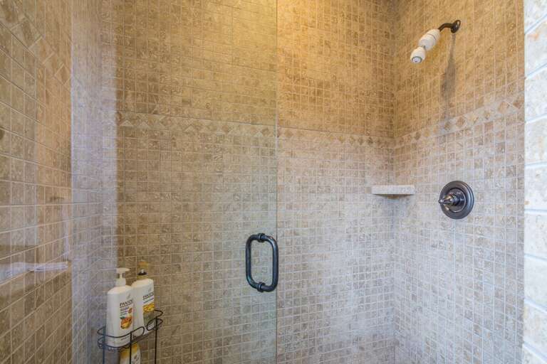 Or, a luxurious shower | Main Level Or, a luxurious shower | Main Level