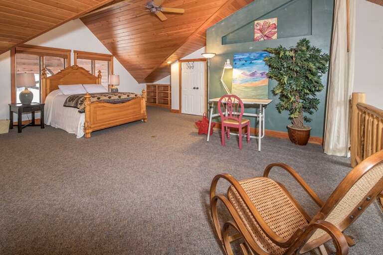 Get some work done | Queen Bed | Upper Level Get some work done | Queen Bed | Upper Level