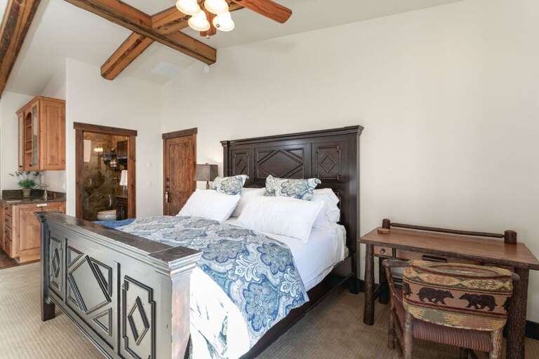 Dedicated work space | King Bed