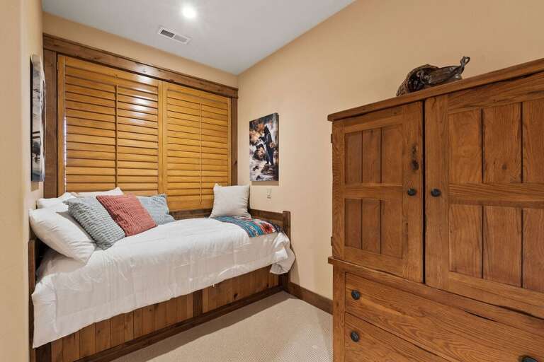 Extra room for the whole group | Main Level Extra room for the whole group | Main Level