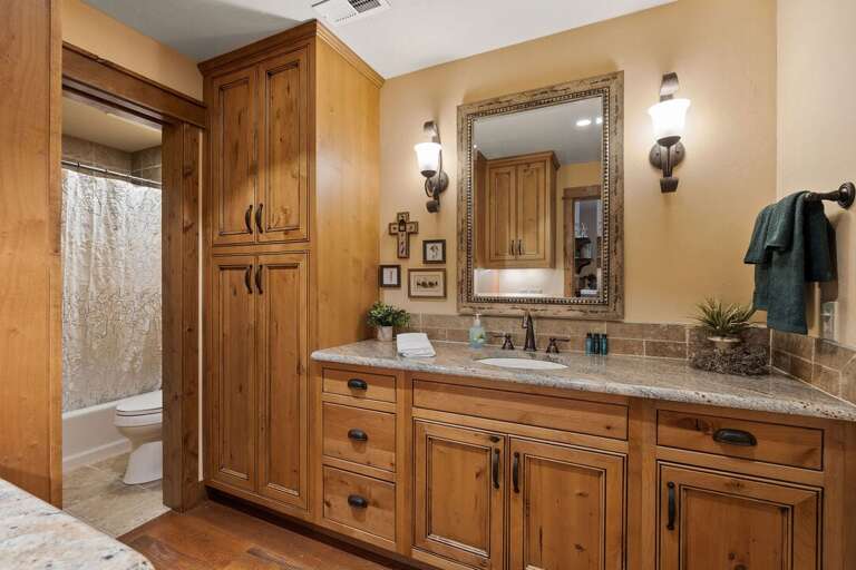 Get ready for the day | Main Level Get ready for the day | Main Level