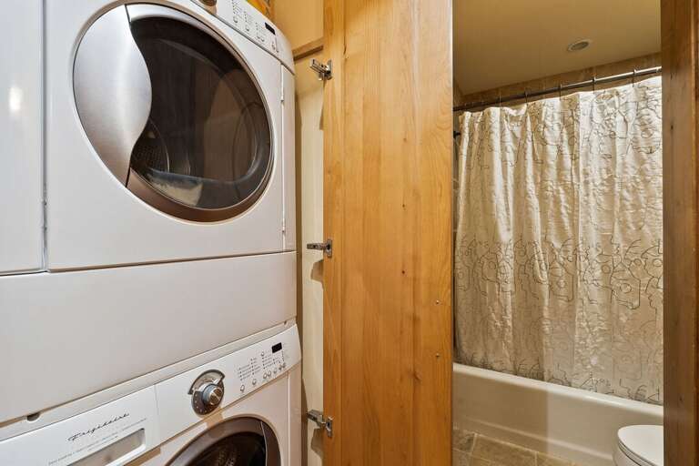 Washer & Dryer Washer & Dryer