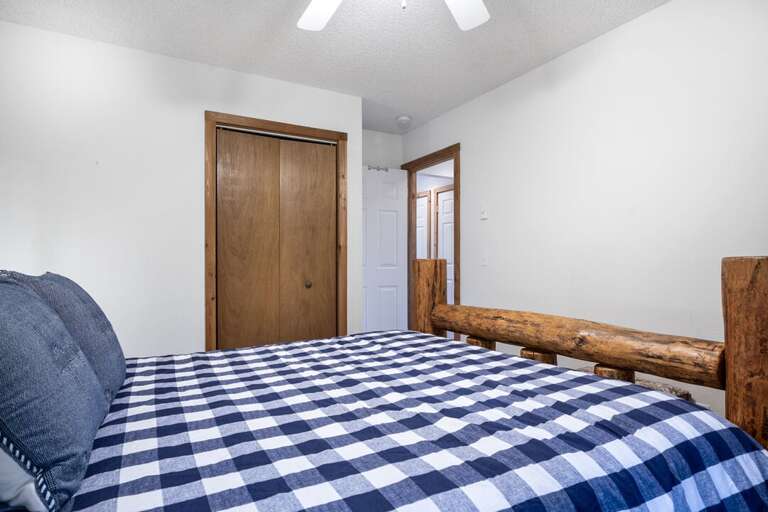 Queen Bed | Main Level