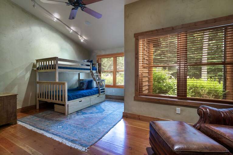 Bunk beds | Bunk bed with Full sized on bottom and Twin sized bed on top