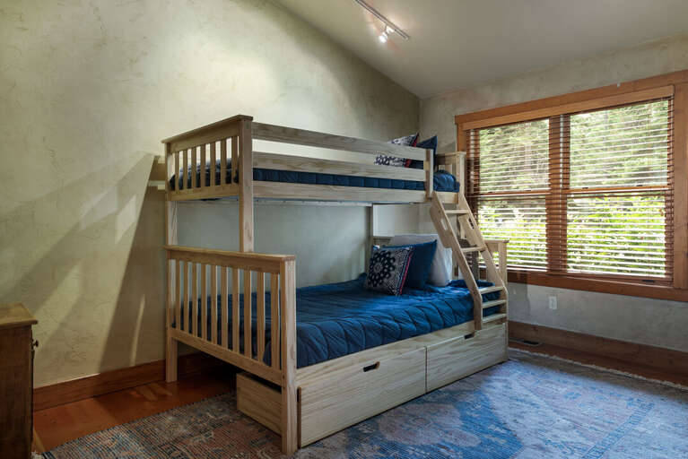 Get a good nights rest | Bunk bed with Full sized on bottom and Twin sized bed on top