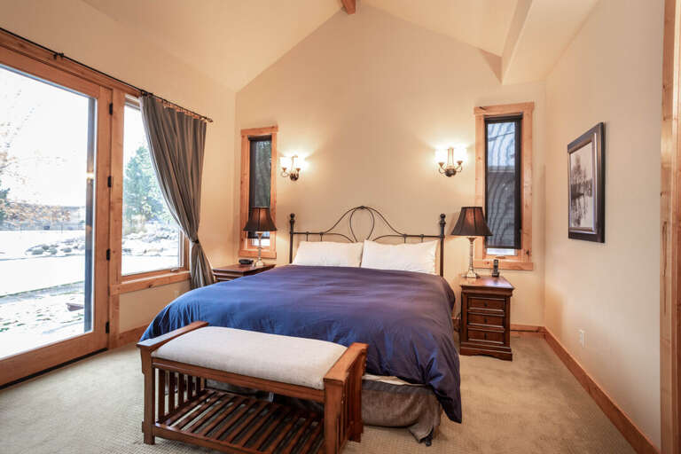 Wake up to gorgeous morning sun | Queen Bed | Main Level