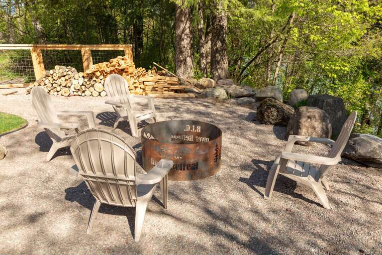 Enjoy Family Time Around the Fire Pit | Exterior Enjoy Family Time Around the Fire Pit | Exterior