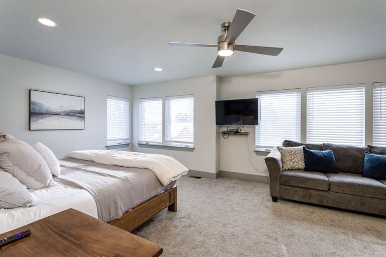 Master Ensuite features a ton of space! King Bed Master Ensuite features a ton of space! King Bed