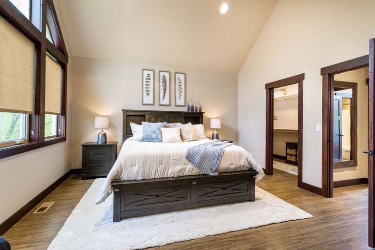 Spacious yet cozy | King Bed |  Main Level Spacious yet cozy | King Bed |  Main Level