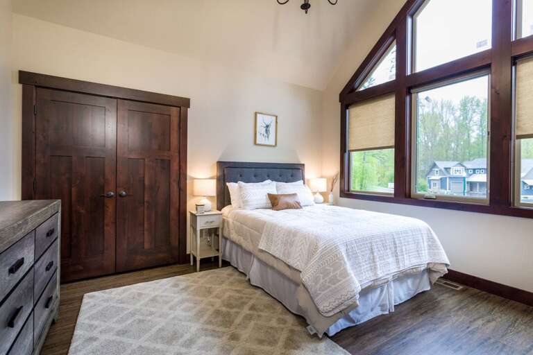 Wake up to gorgeous morning sun | Queen Bed | Main Level Wake up to gorgeous morning sun | Queen Bed | Main Level