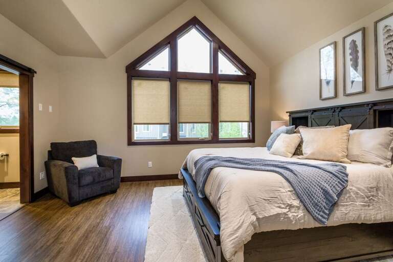 Wake up to morning sun | King Bed | Main Level