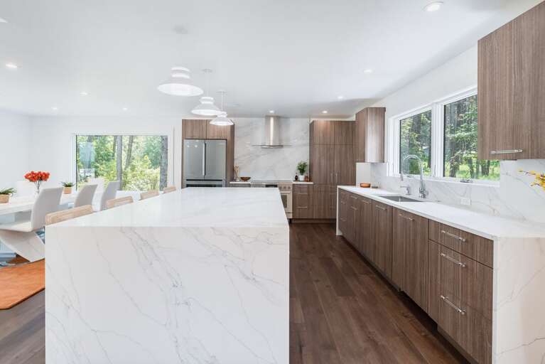 Huge Island for you to display your delicious meals | Main Level Huge Island for you to display your delicious meals | Main Level