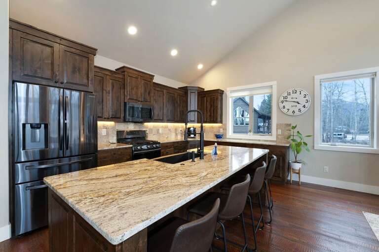 Perfect Island for Displaying Your Weekday Meals | Upper Level