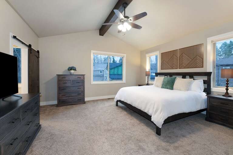 Primary Bedroom | King-size Bed | Upper Level