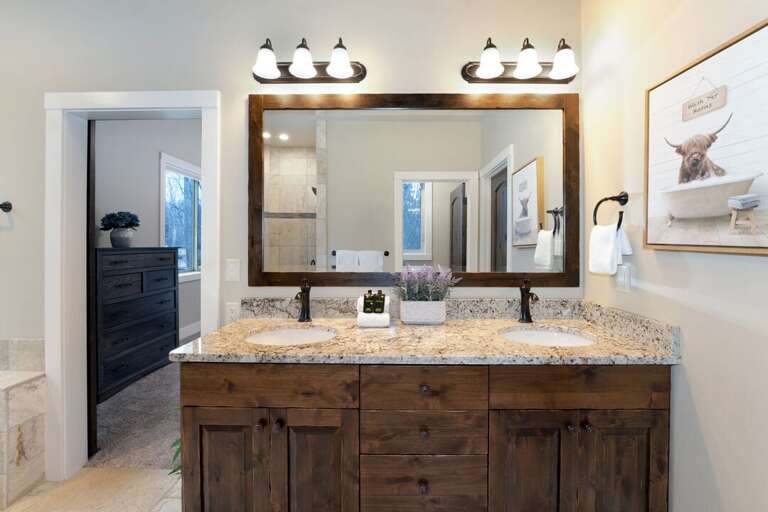 Primary En-suite Bathroom | Upper Level