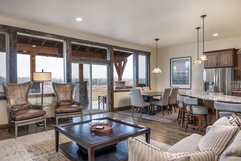 Ample Seating Options | Main Level Ample Seating Options | Main Level