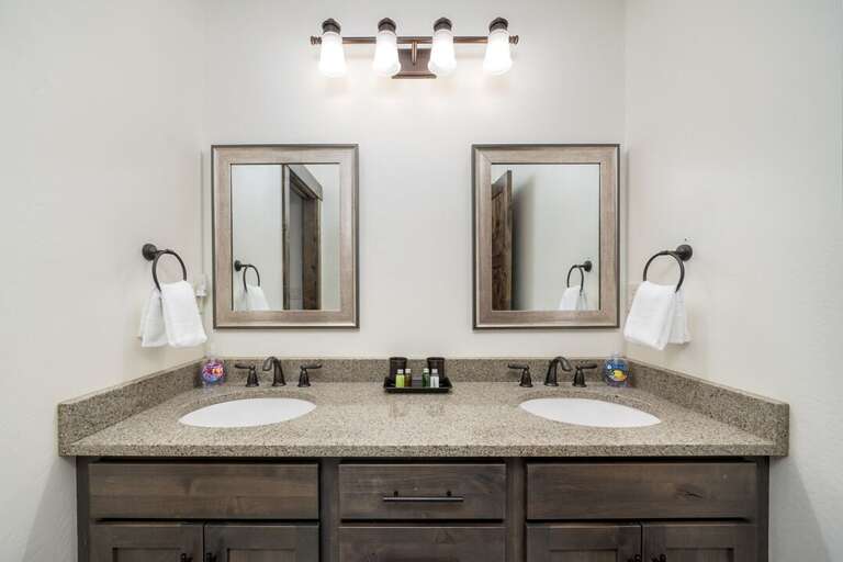 Shard Bathroom | Upper Level Shard Bathroom | Upper Level