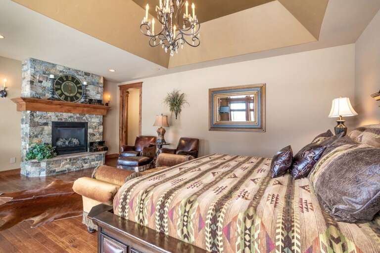 Light a fire before bed | King Bed| Main Level