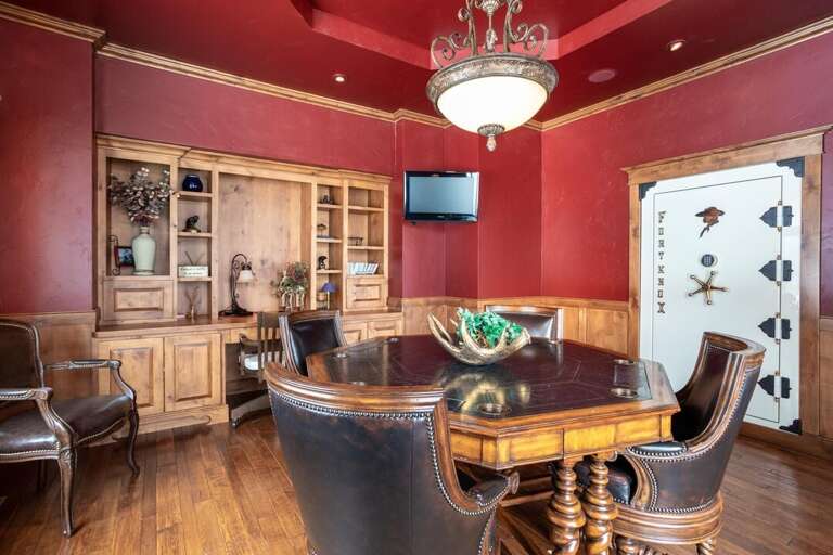 Play a round of poker | Main Level