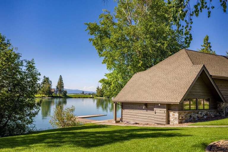 The river is stunning | Exterior