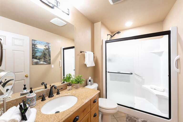 En-suite Bathroom | Main Level En-suite Bathroom | Main Level