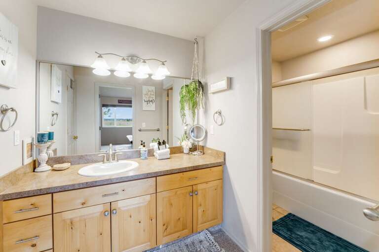 Primary En-suite Bathroom | Main Level Primary En-suite Bathroom | Main Level