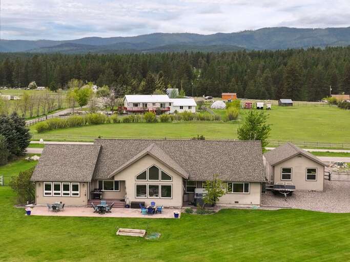 Spacious backyard | Exterior Spacious backyard | Exterior