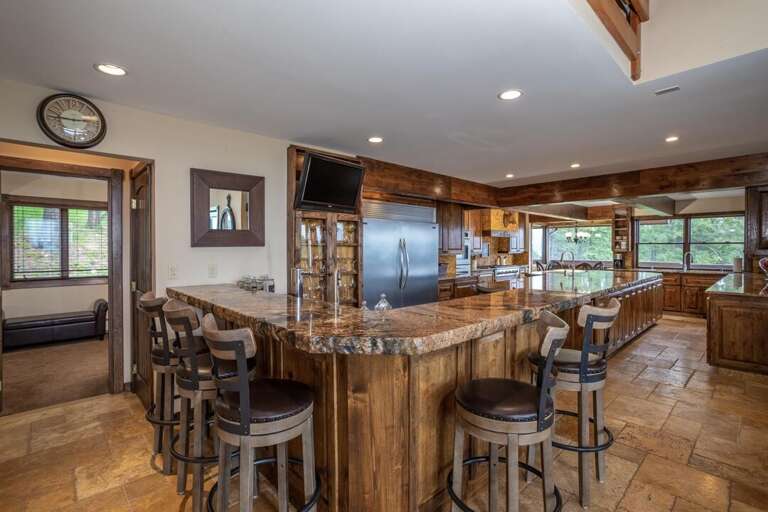 Have breakfast at the bar | Main Level