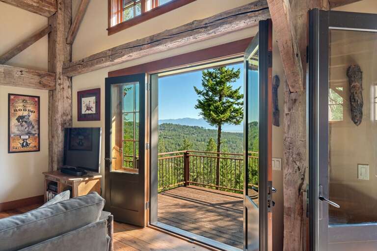 Access to the balcony | Main Level