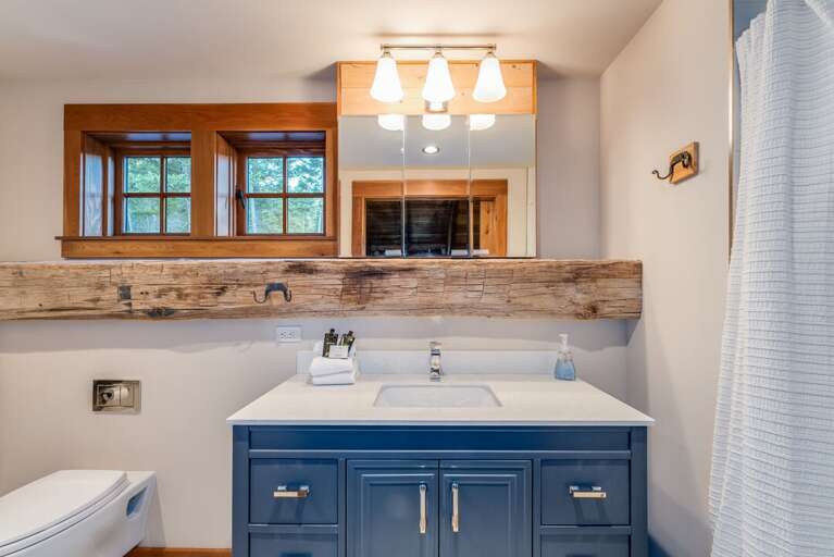 En-suite Bathroom | Upper Level