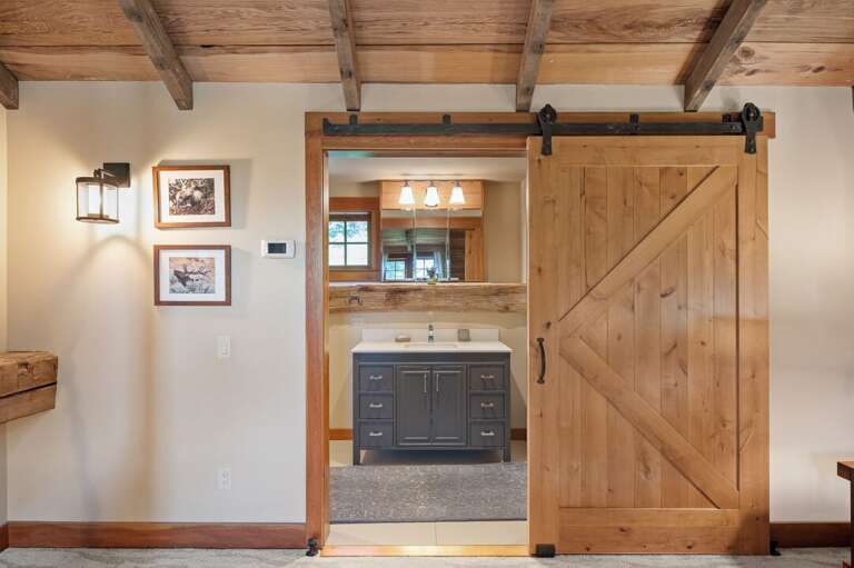 En-suite Bathroom | Upper Level