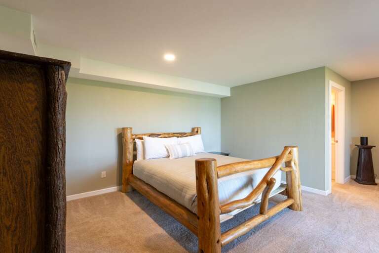 Queen-size Bed | Lower Level