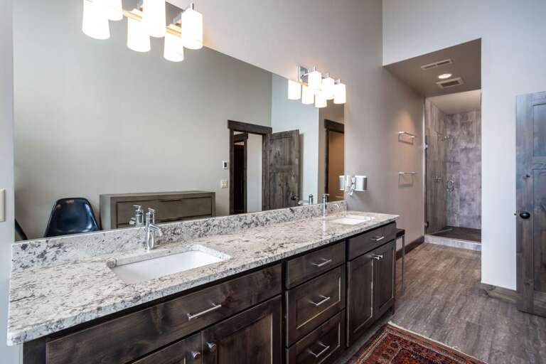 Enjoy lots of space in the bathroom | Upper Level