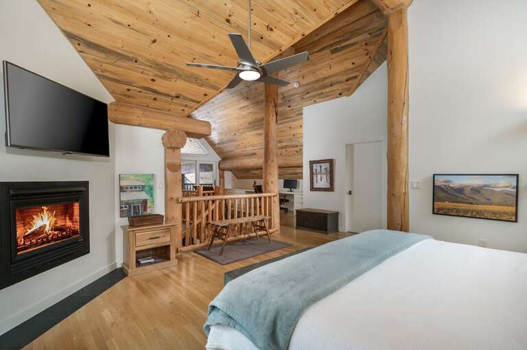 Enjoy the cabin-like luxury | Upper Level