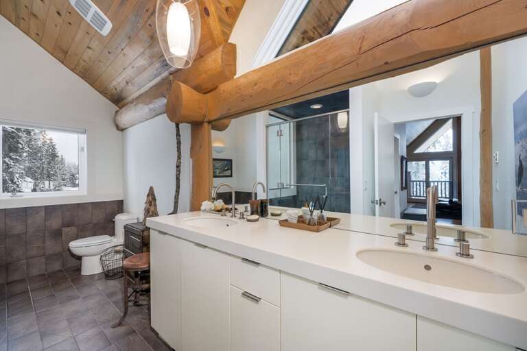 Primary En-suite Bathroom | Upper Level