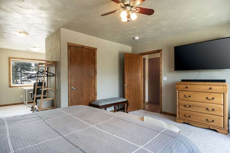 Attached office area to primary bedroom