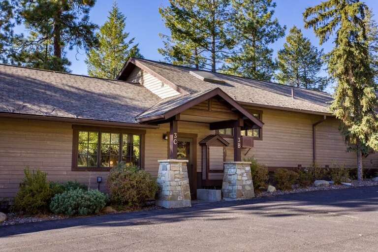 Ample parking | Exterior