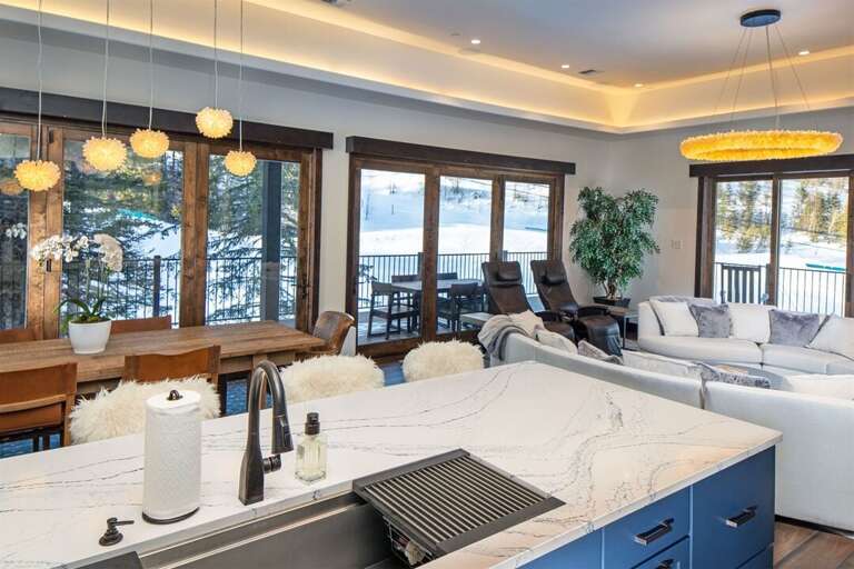 With high end finishes and custom lighting throughout, Big Mountain Penthouse epitomizes the luxury vacation experience | Main Level