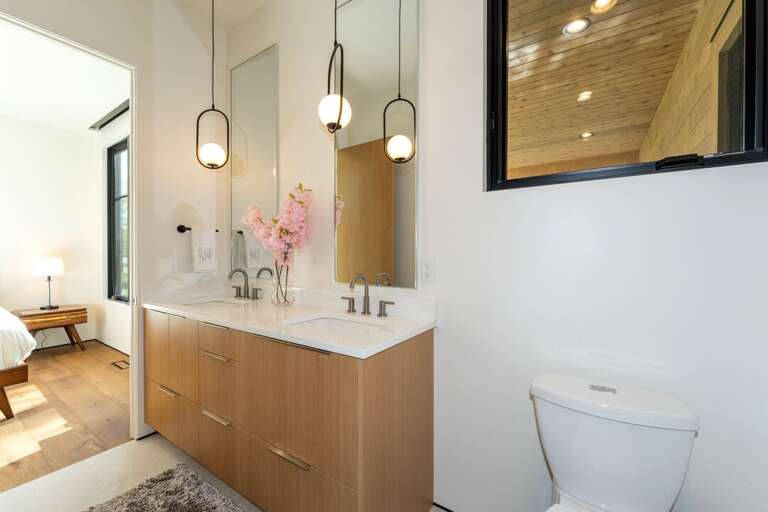En-suite Bathroom | Main Level