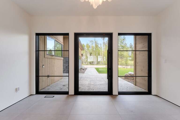 Front Entrance | Main Level